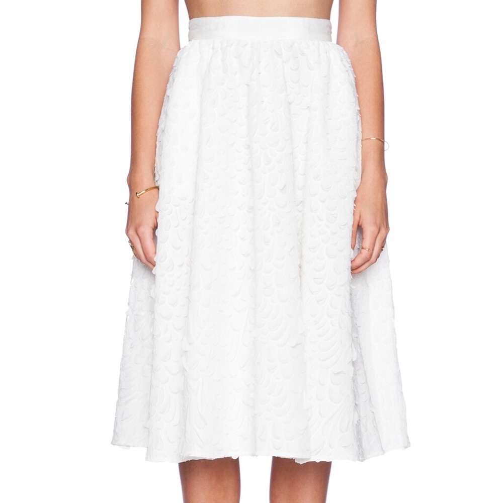 Gorgeous white skirt (on right) - Picture 2 of 8